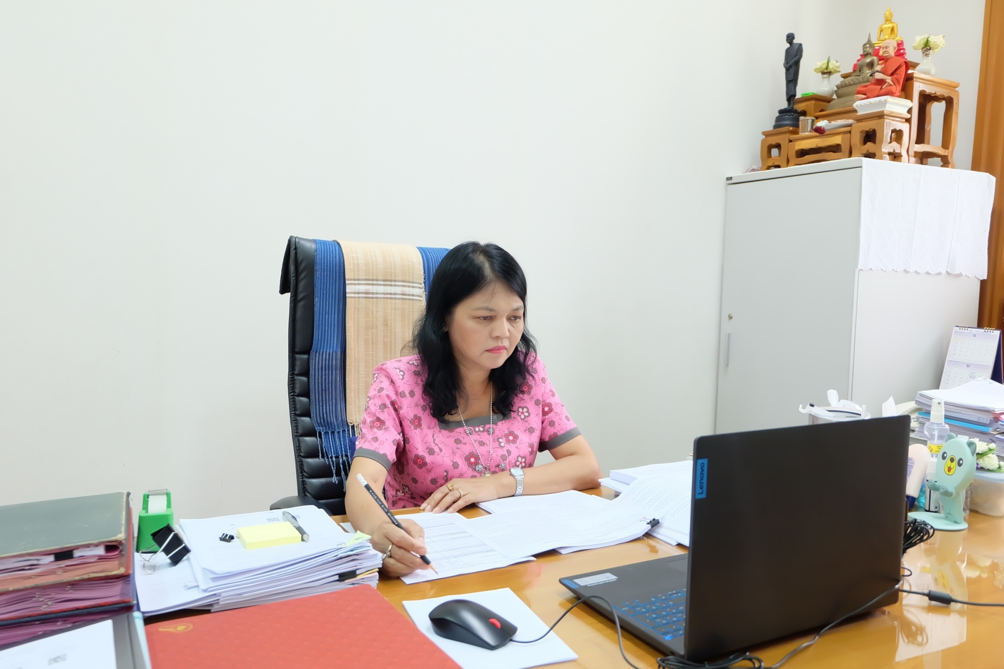 title - ผู้ตรวจราชการ ส.ป.ก. ร่วมประชุมคณะทำงานสรรหาปราชญ์เกษตรของแผ่นดินระดับเขต เขตตรวจราชการที่ 12 ประจำปี 2567 ผ่านระบบการประชุมทางไกลออนไลน์ Application Zoom Meeting